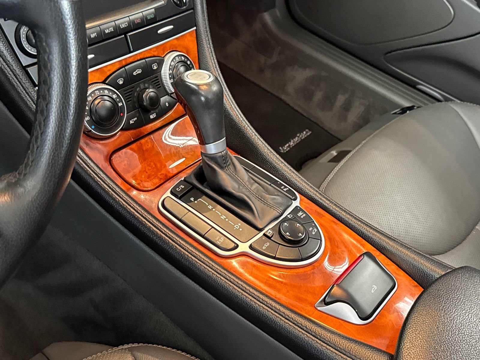 Used 2005 Mercedes-Benz SL 500 image 16