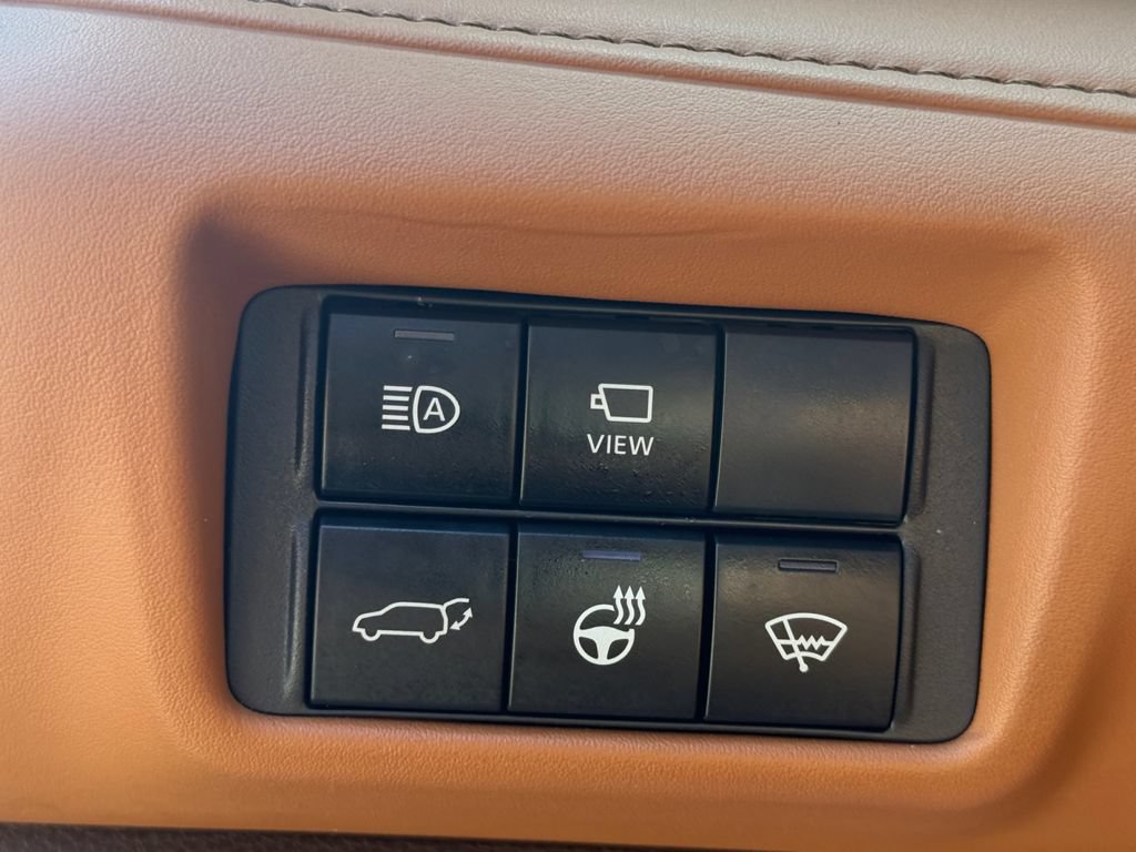 Used 2020 Toyota Highlander Platinum AWD/4WD image 30