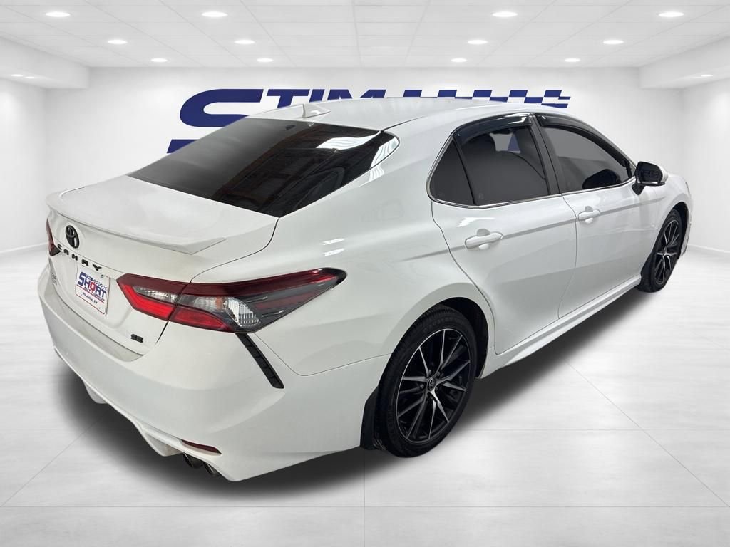 Used 2021 Toyota Camry SE image 4