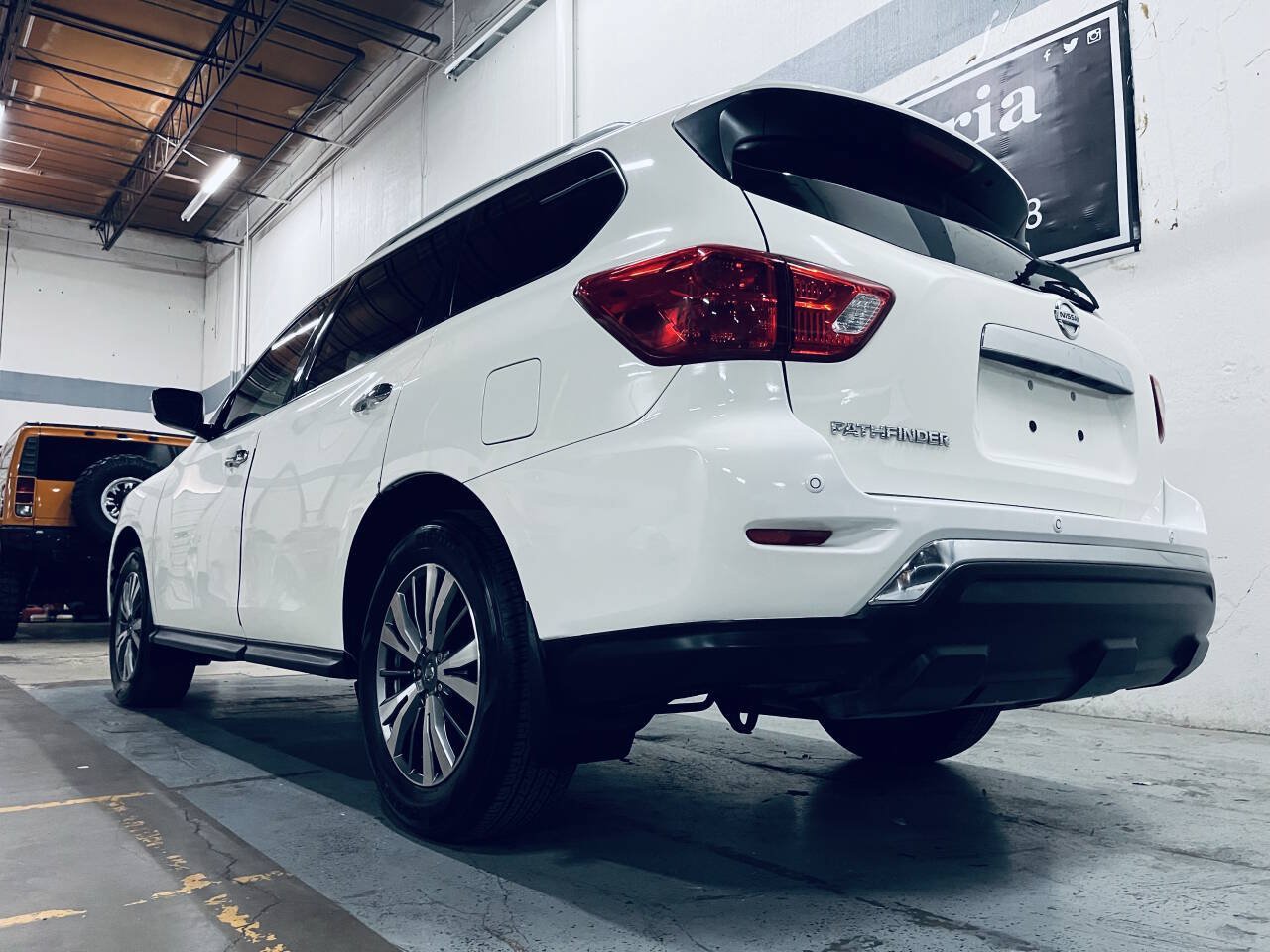 Used 2019 Nissan Pathfinder S FWD image 11