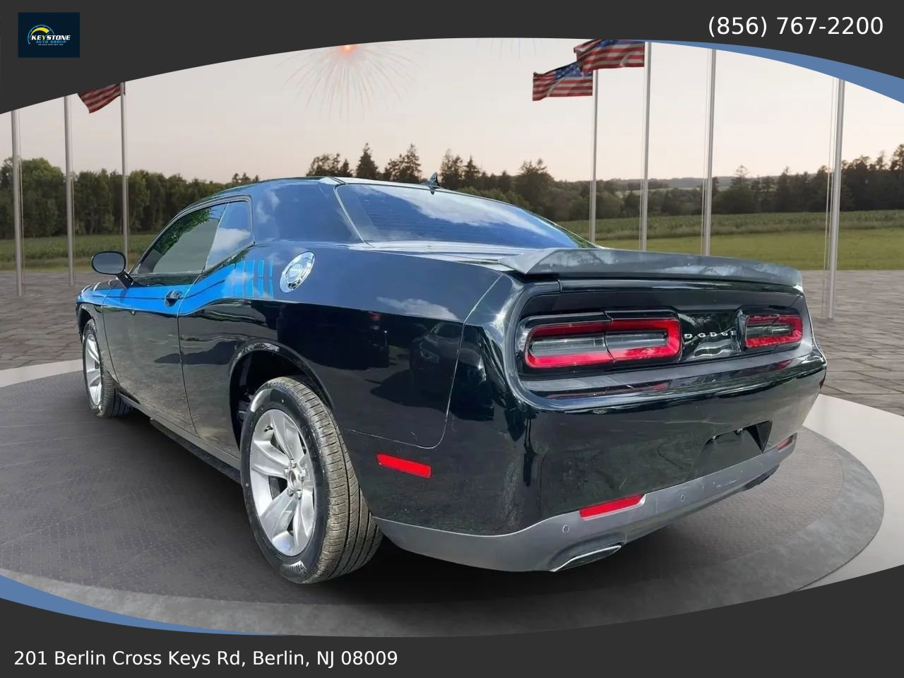Used 2017 Dodge Challenger SXT w/ Driver Convenience Group image 5