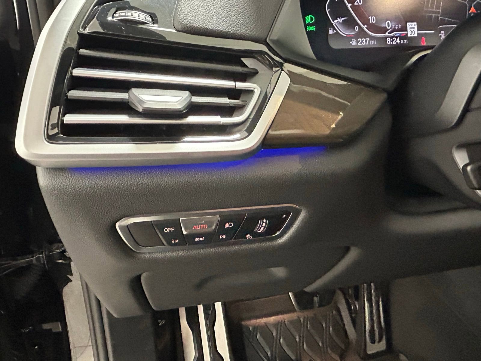 Used 2022 BMW X6 xDrive40i w/ Executive Package image 28