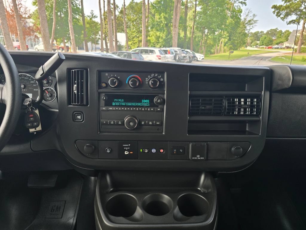 Used 2025 Chevrolet Express 3500 LT w/ LT Preferred Equipment Group RWD image 17