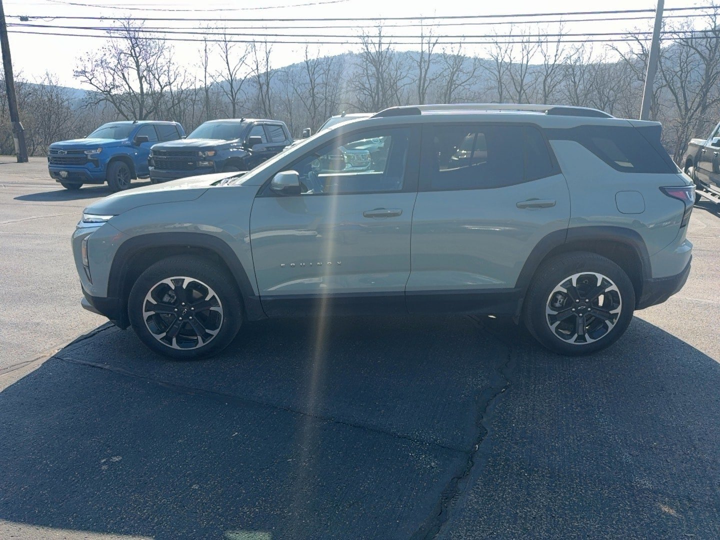 Used 2025 Chevrolet Equinox LT w/ Convenience Package II image 6