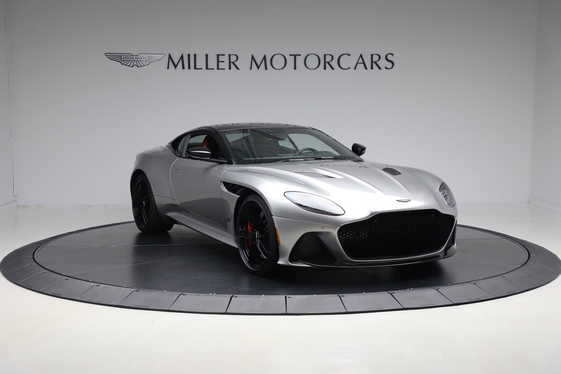 Used 2023 Aston Martin DBS Coupe image 11