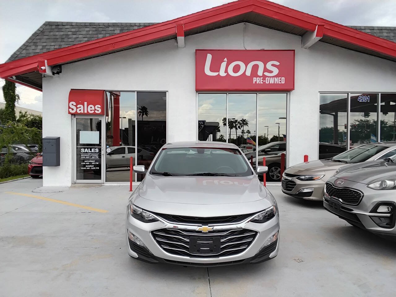 Used 2022 Chevrolet Malibu LT FWD image 1