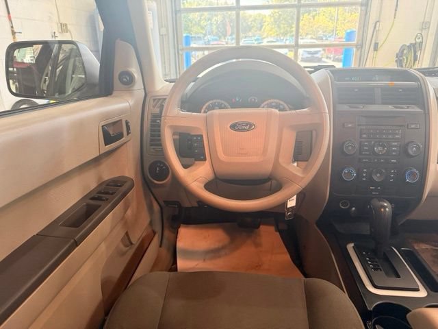Used 2010 Ford Escape XLS FWD image 17