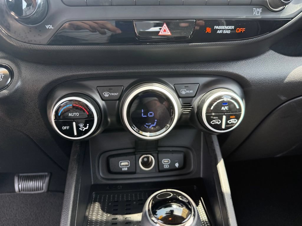 Certified 2023 Hyundai Venue Limited FWD image 18