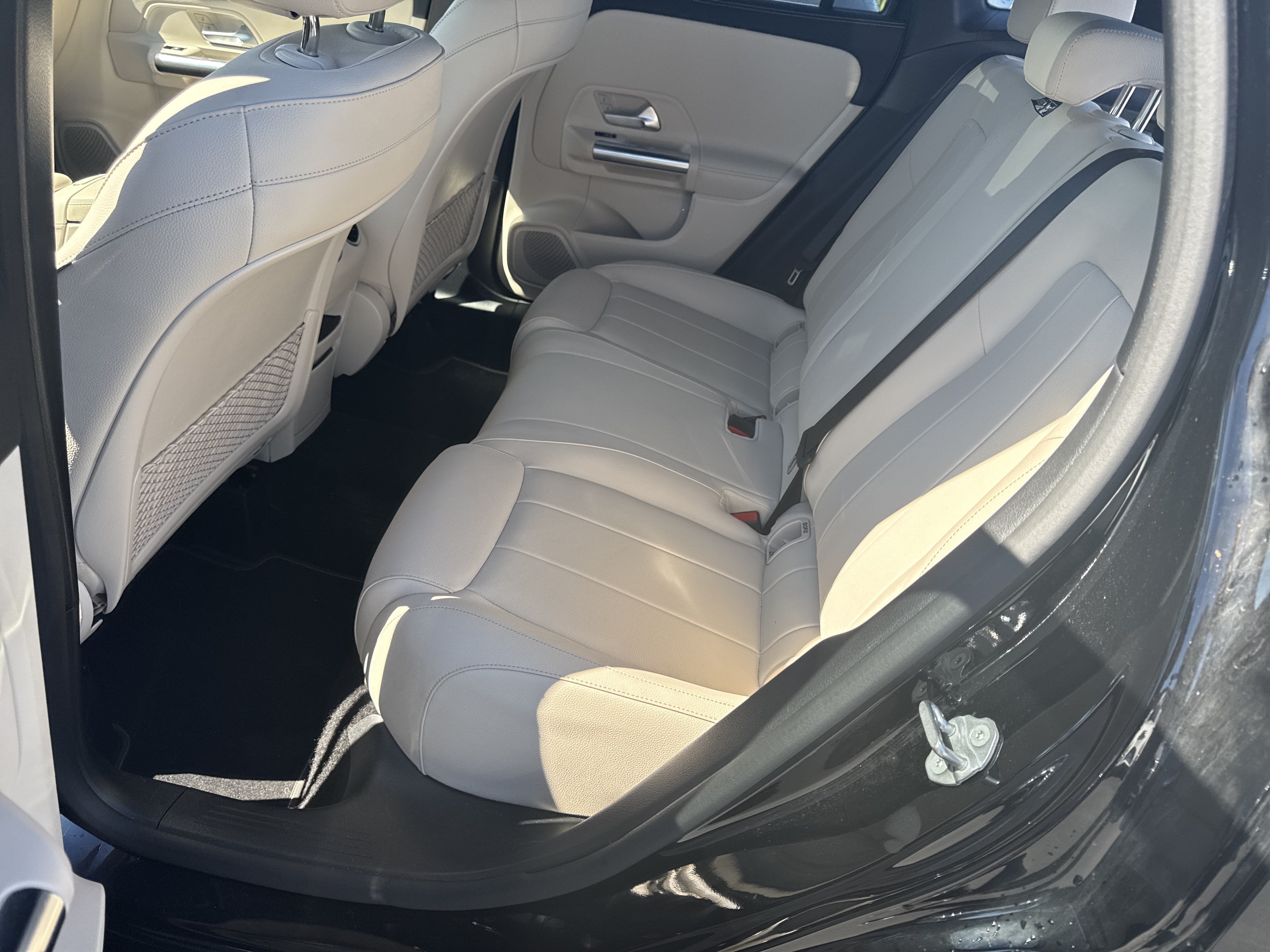 Used 2021 Mercedes-Benz GLA 250 4MATIC image 32