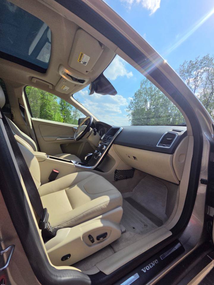 Used 2016 Volvo XC60 T5 Premier w/ Protection Package AWD/4WD image 24
