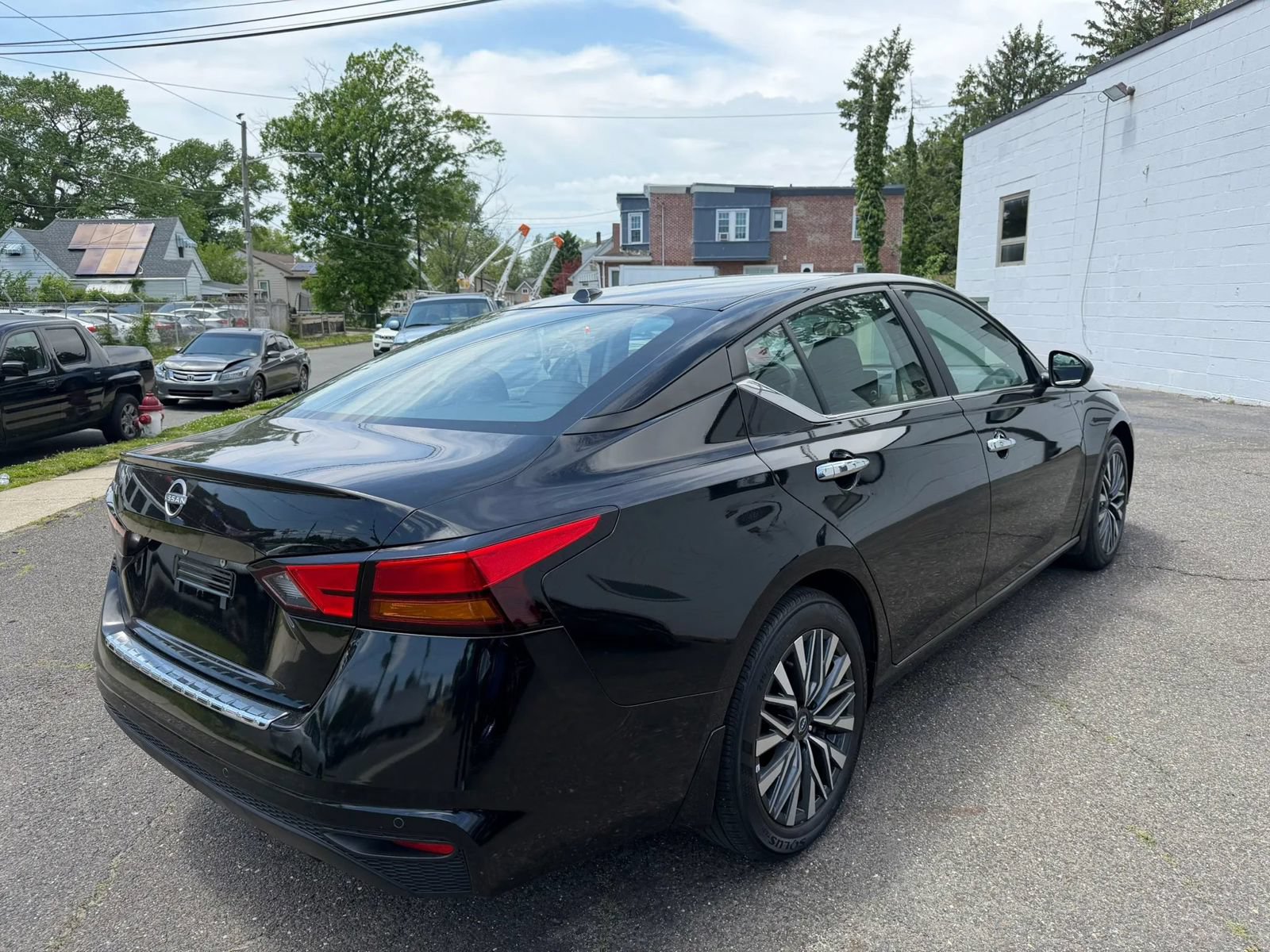Used 2024 Nissan Altima 2.5 SV FWD image 16