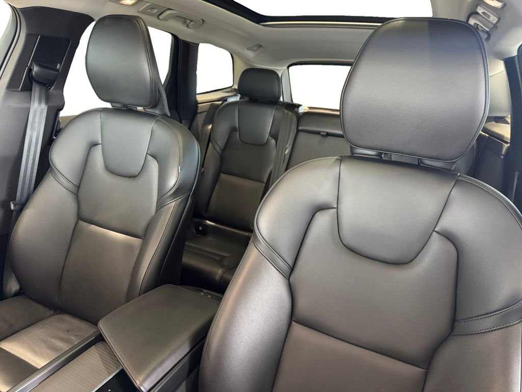 Certified 2025 Volvo XC60 B5 Core image 19