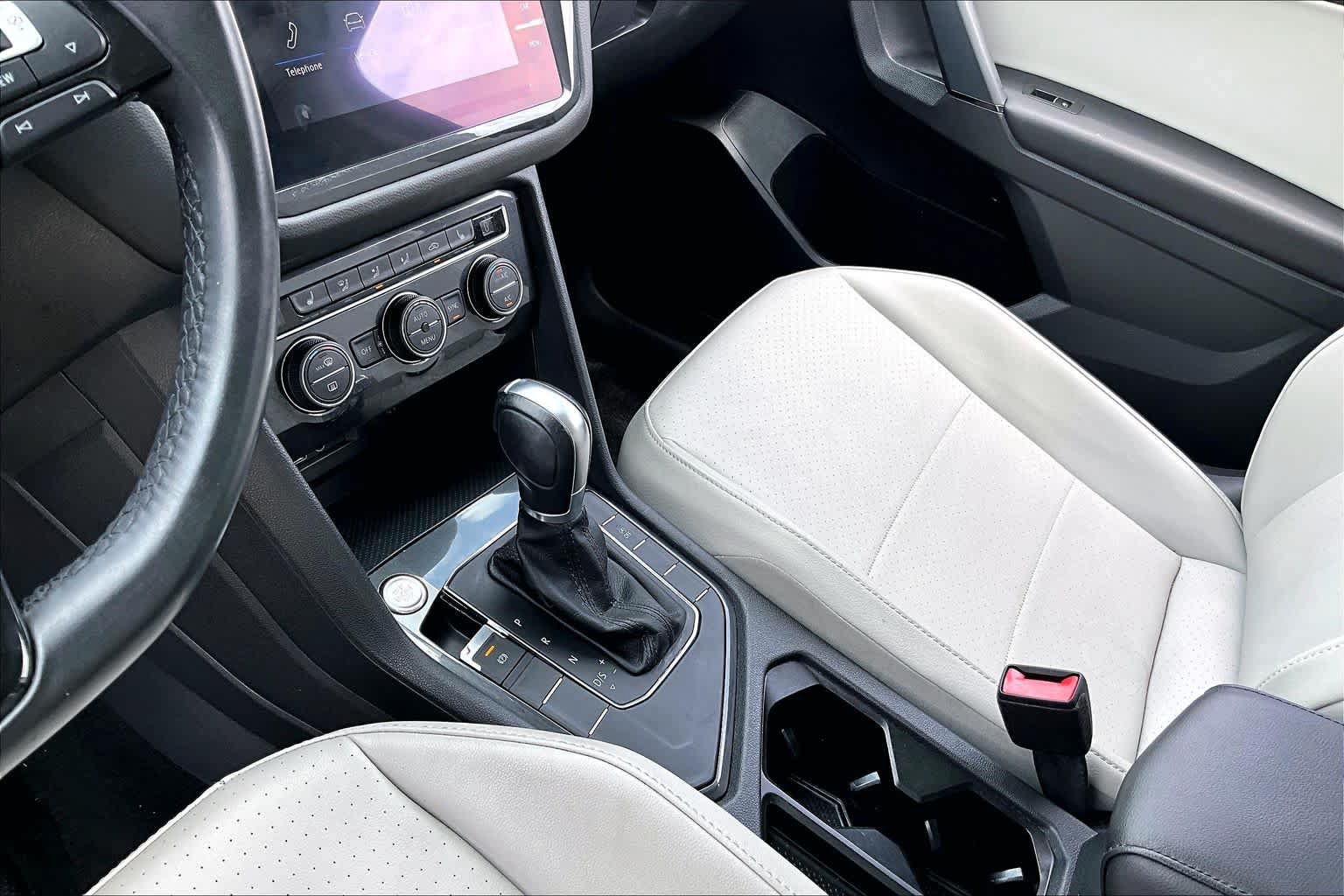 Used 2019 Volkswagen Tiguan SE w/ Panoramic Sunroof Package FWD image 14