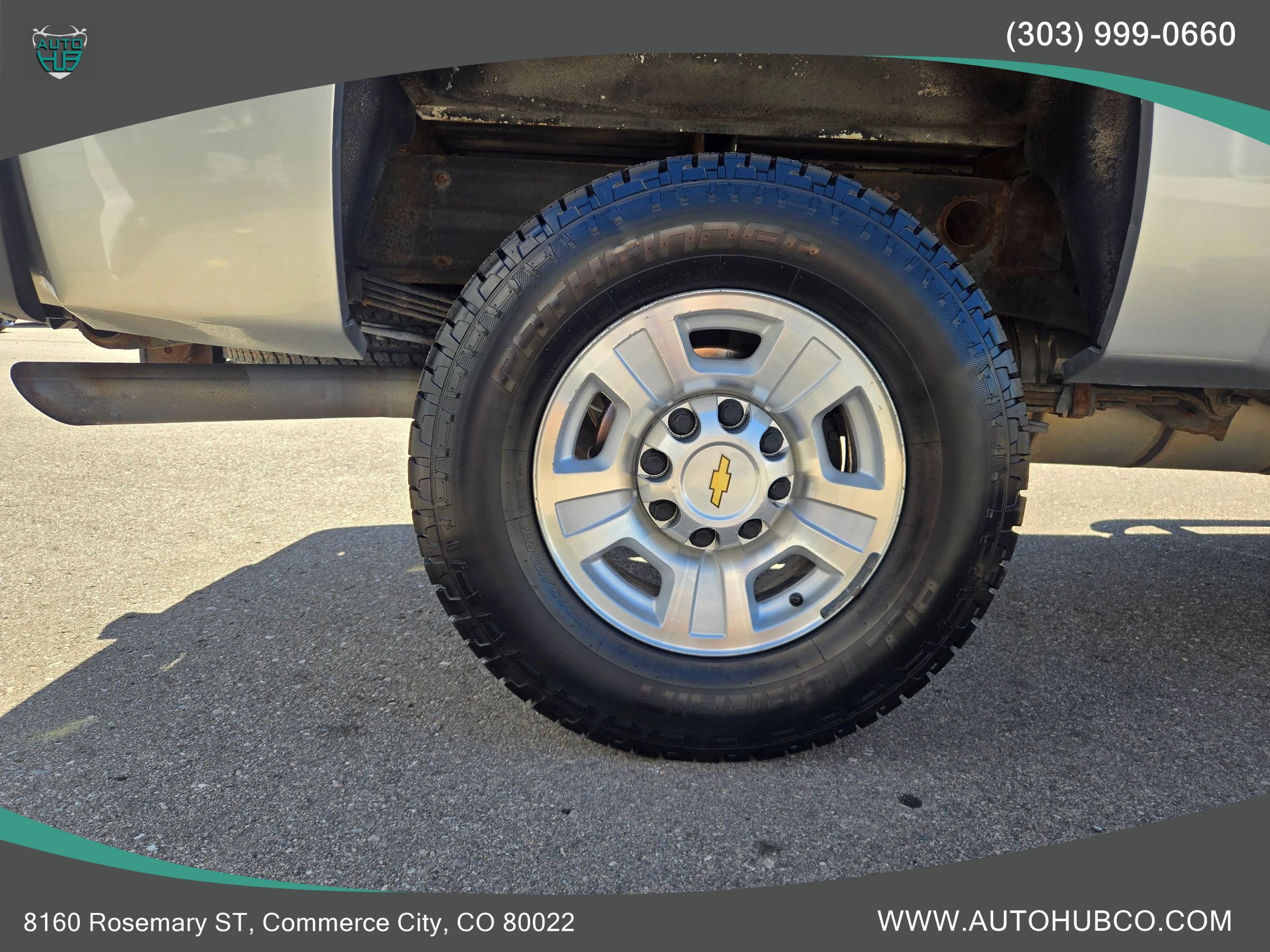 Used 2010 Chevrolet Silverado 2500 LT w/ Interior Plus Package AWD/4WD image 23