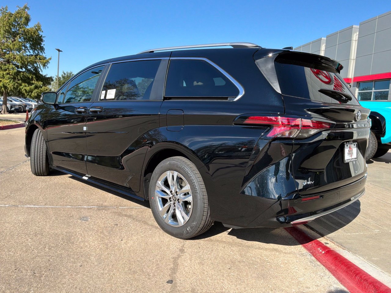 New 2026 Toyota Sienna Limited FWD image 7