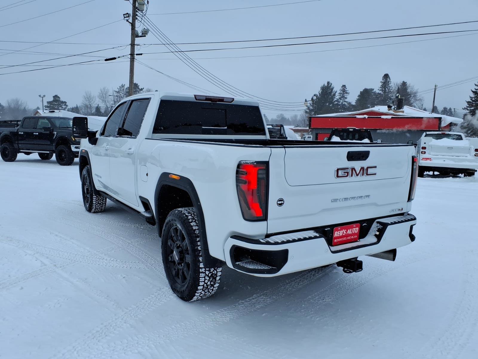 Used 2025 GMC Sierra 2500 AT4 w/ AT4 Premium Plus Package image 4