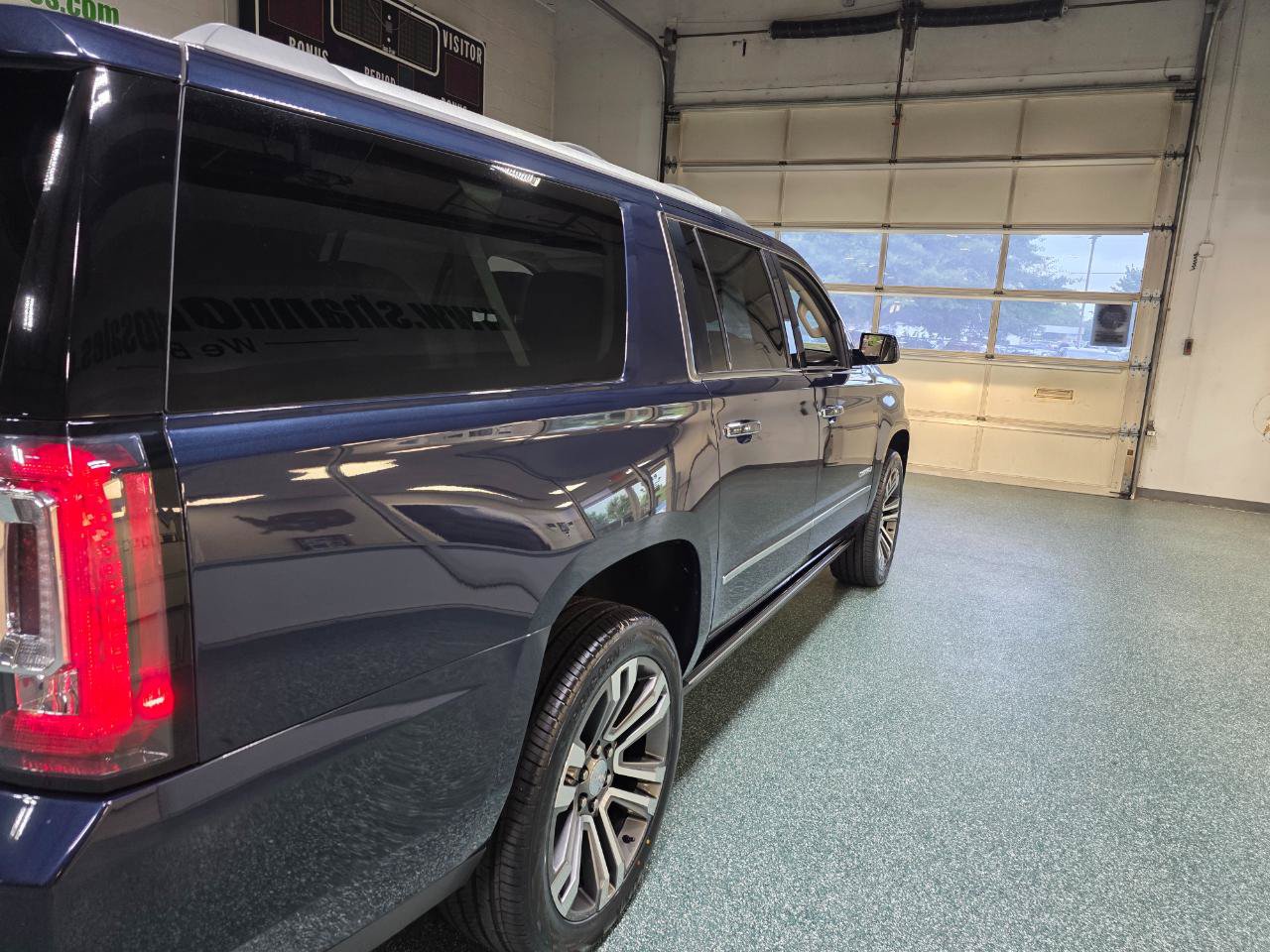 Used 2018 GMC Yukon XL Denali w/ Denali Ultimate Package AWD/4WD image 7
