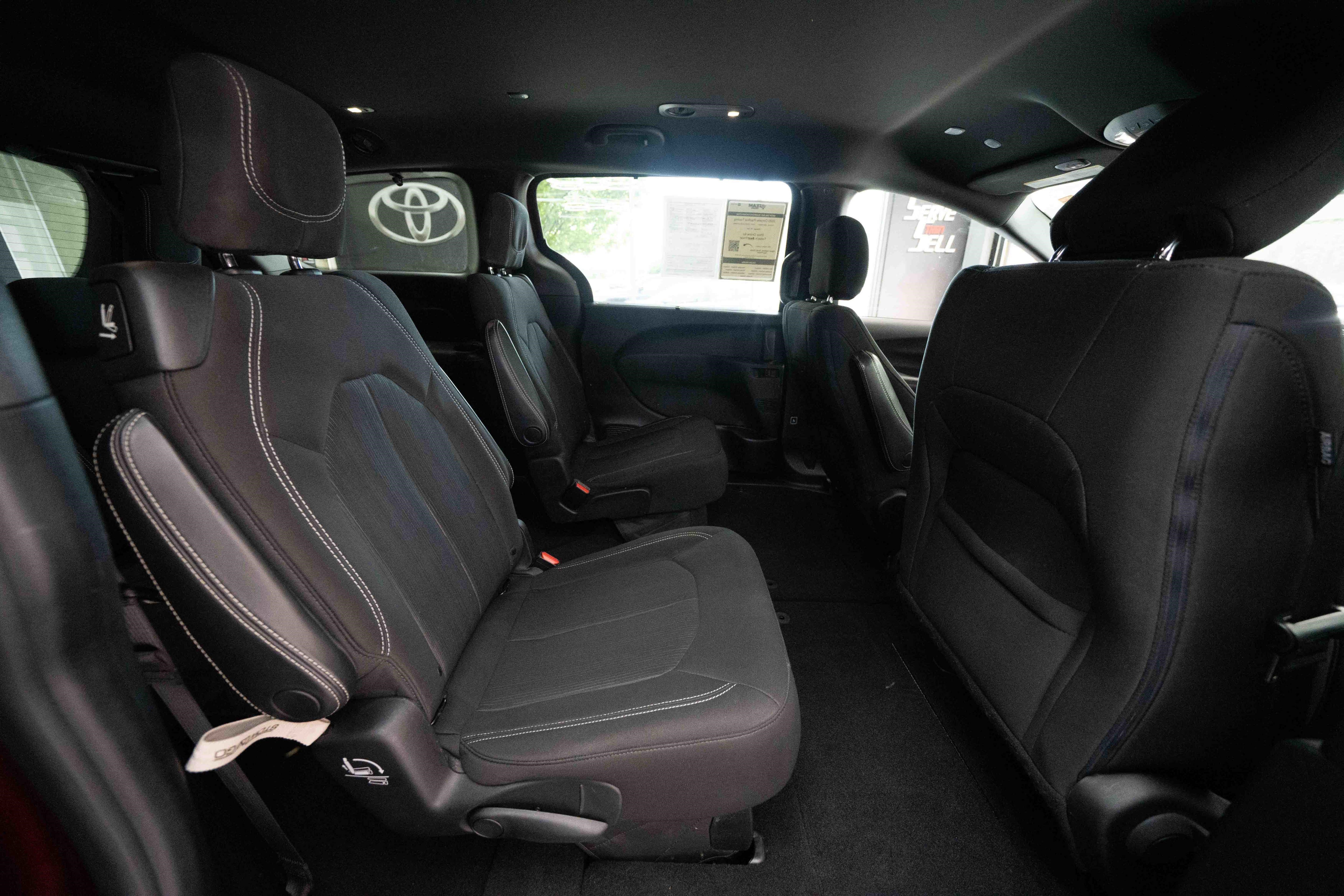 Used 2020 Chrysler Pacifica Touring w/ S Appearance Package FWD image 25