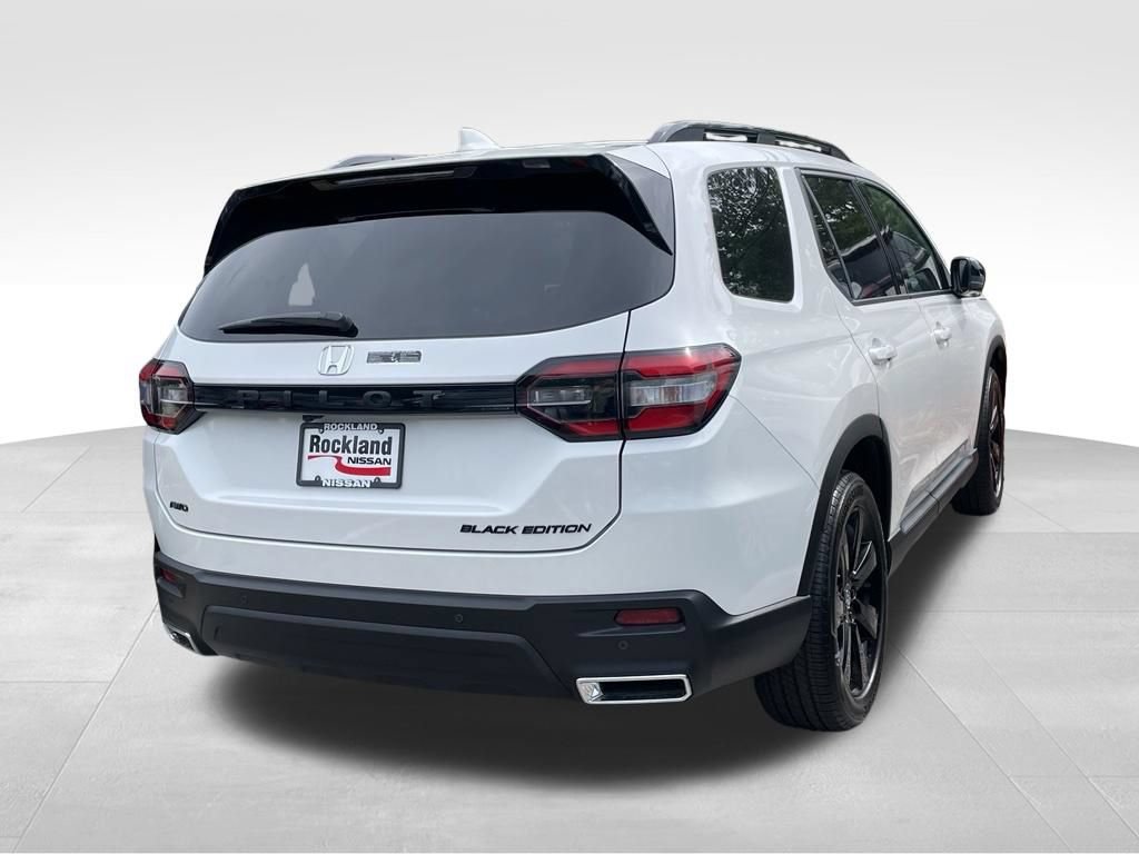 Used 2025 Honda Pilot Black Edition image 4