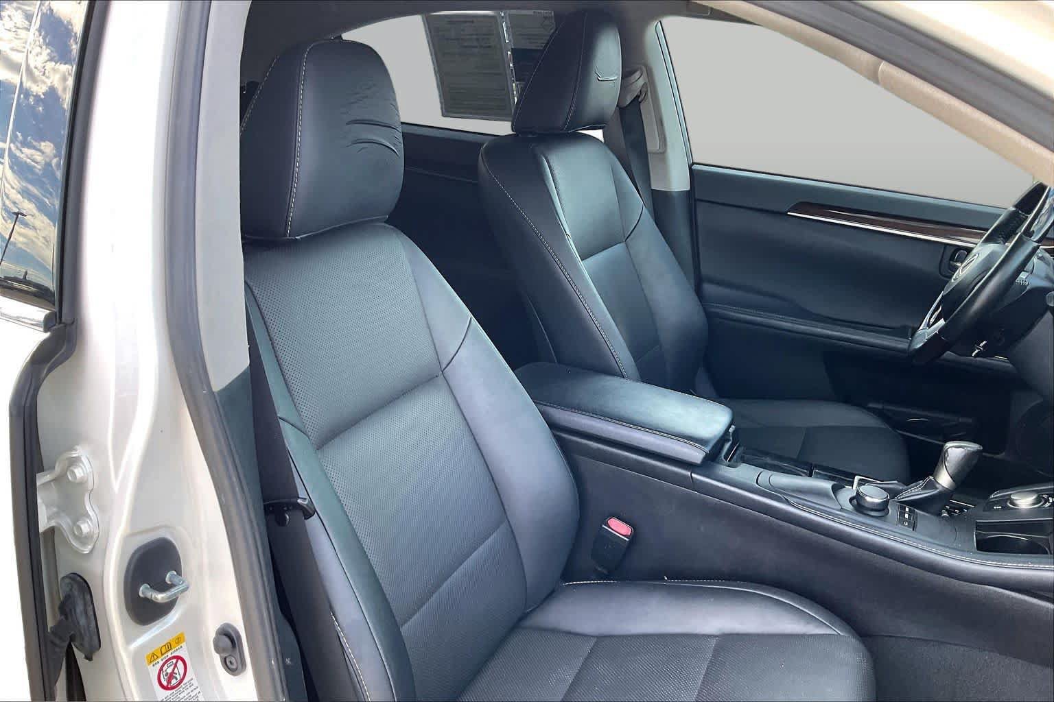 Used 2016 Lexus ES 350 w/ Premium Package w/Wood Trim FWD image 9