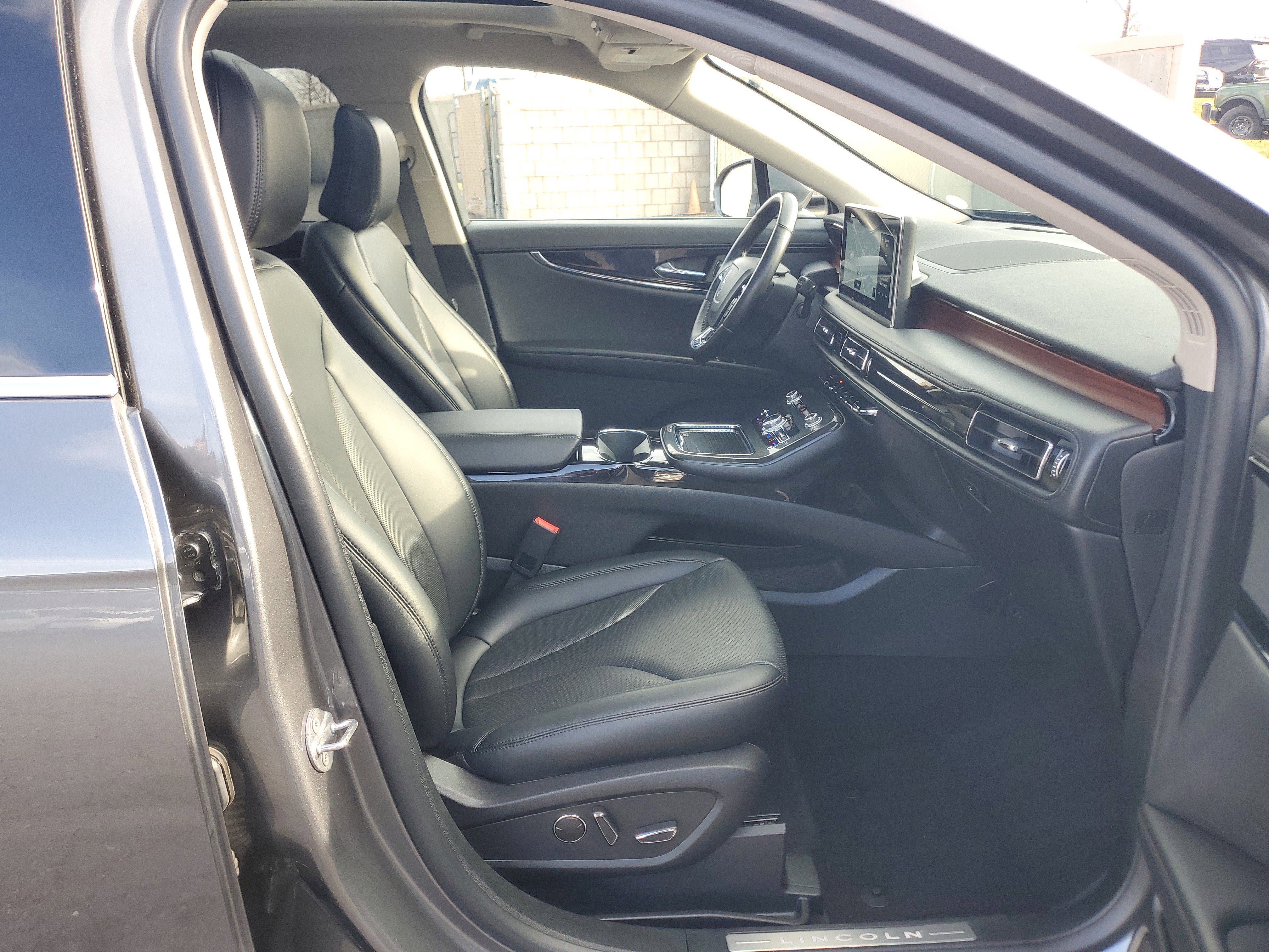 Certified 2023 Lincoln Nautilus Reserve image 9