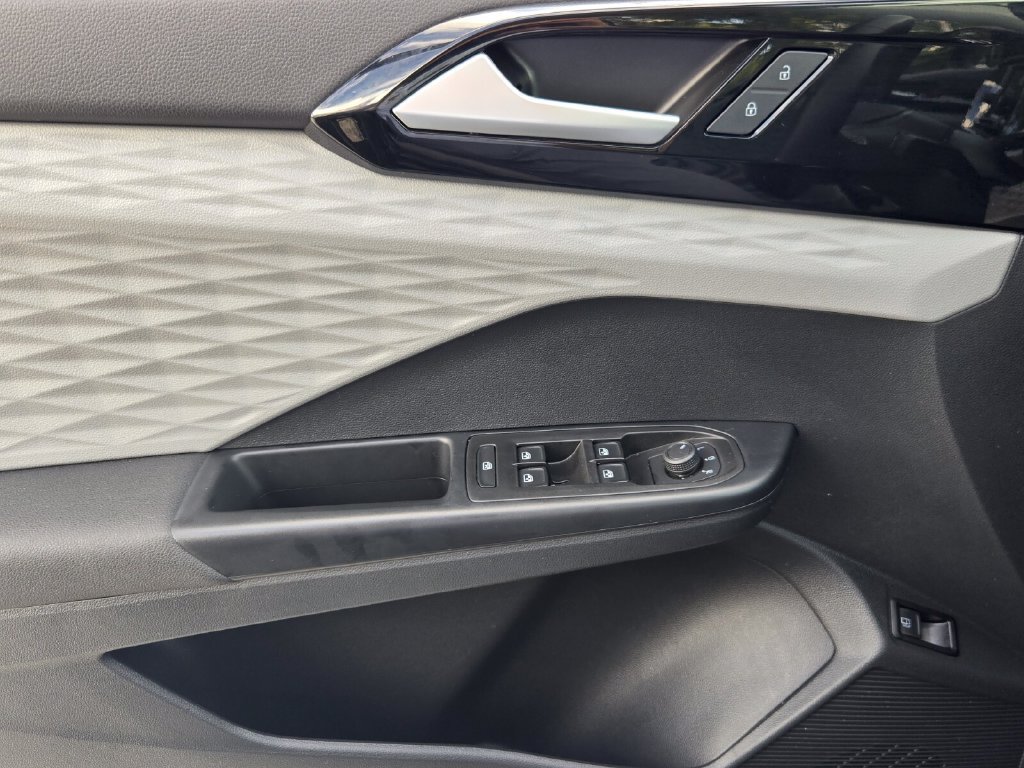 Certified 2023 Volkswagen Taos S FWD image 26