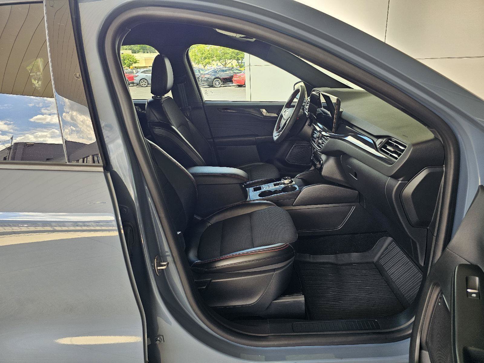 Used 2024 Ford Escape ST-Line w/ Tech Pack #1 AWD/4WD image 12
