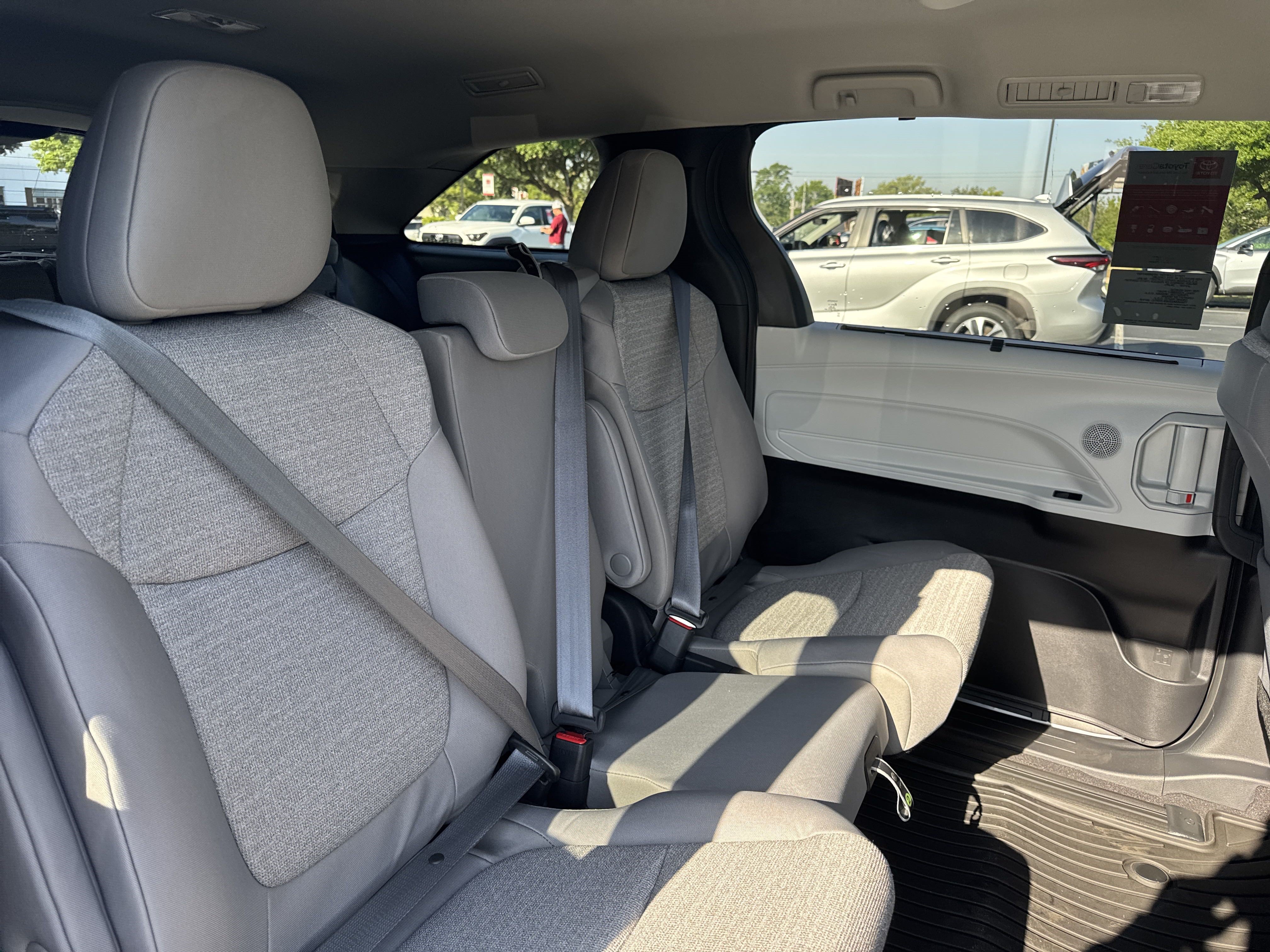 New 2025 Toyota Sienna LE FWD image 29
