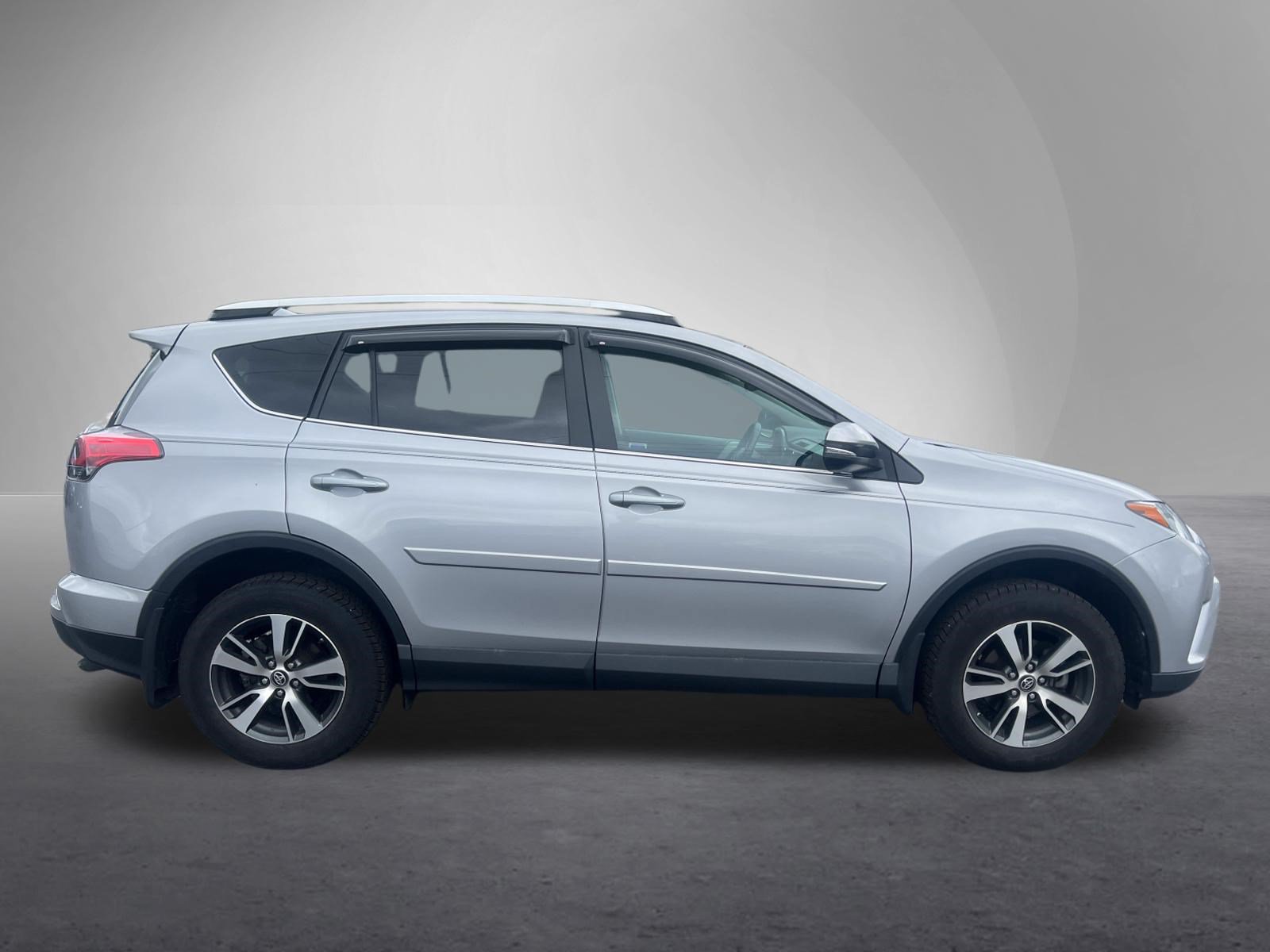 Used 2016 Toyota RAV4 XLE w/ Protection Package AWD/4WD video 2