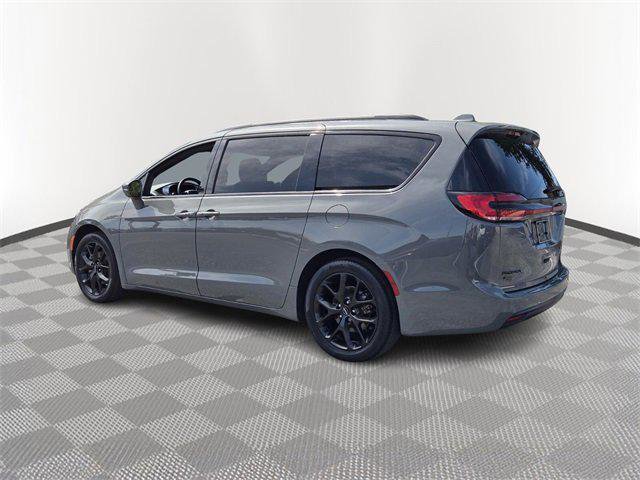 Certified 2022 Chrysler Pacifica Touring-L w/ S Appearance Package image 4