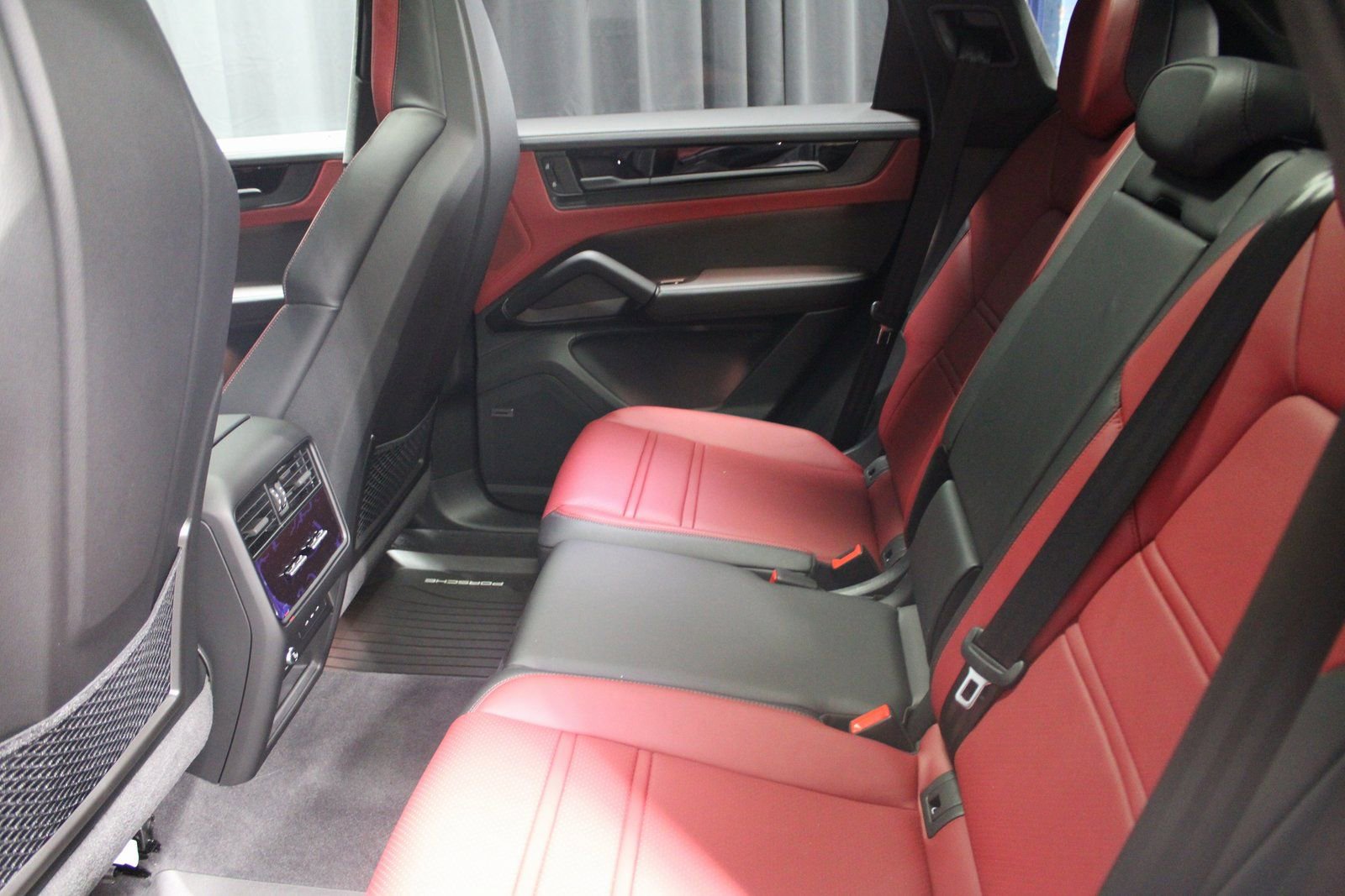 Certified 2025 Porsche Cayenne GTS image 38