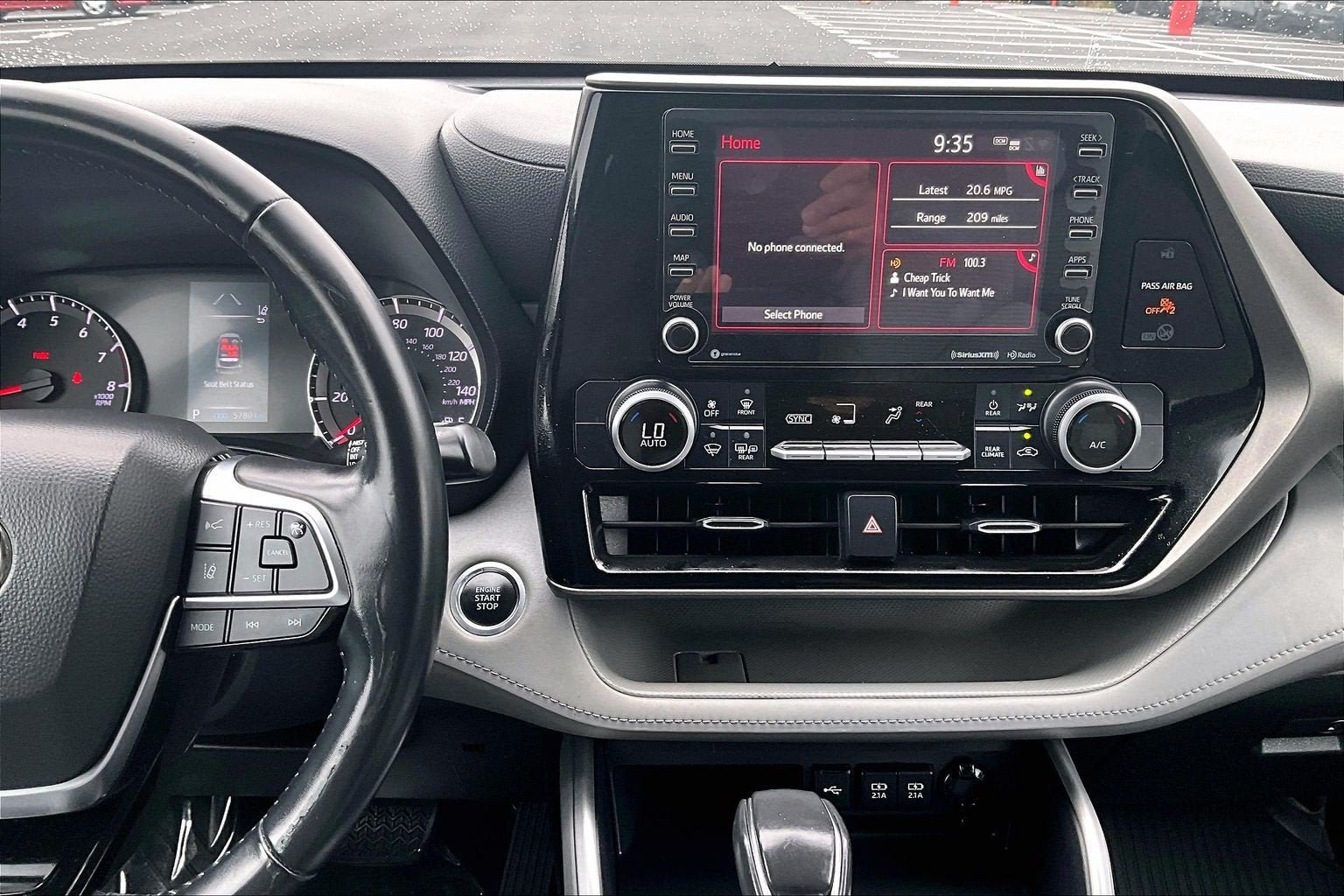 Used 2021 Toyota Highlander LE AWD/4WD image 6