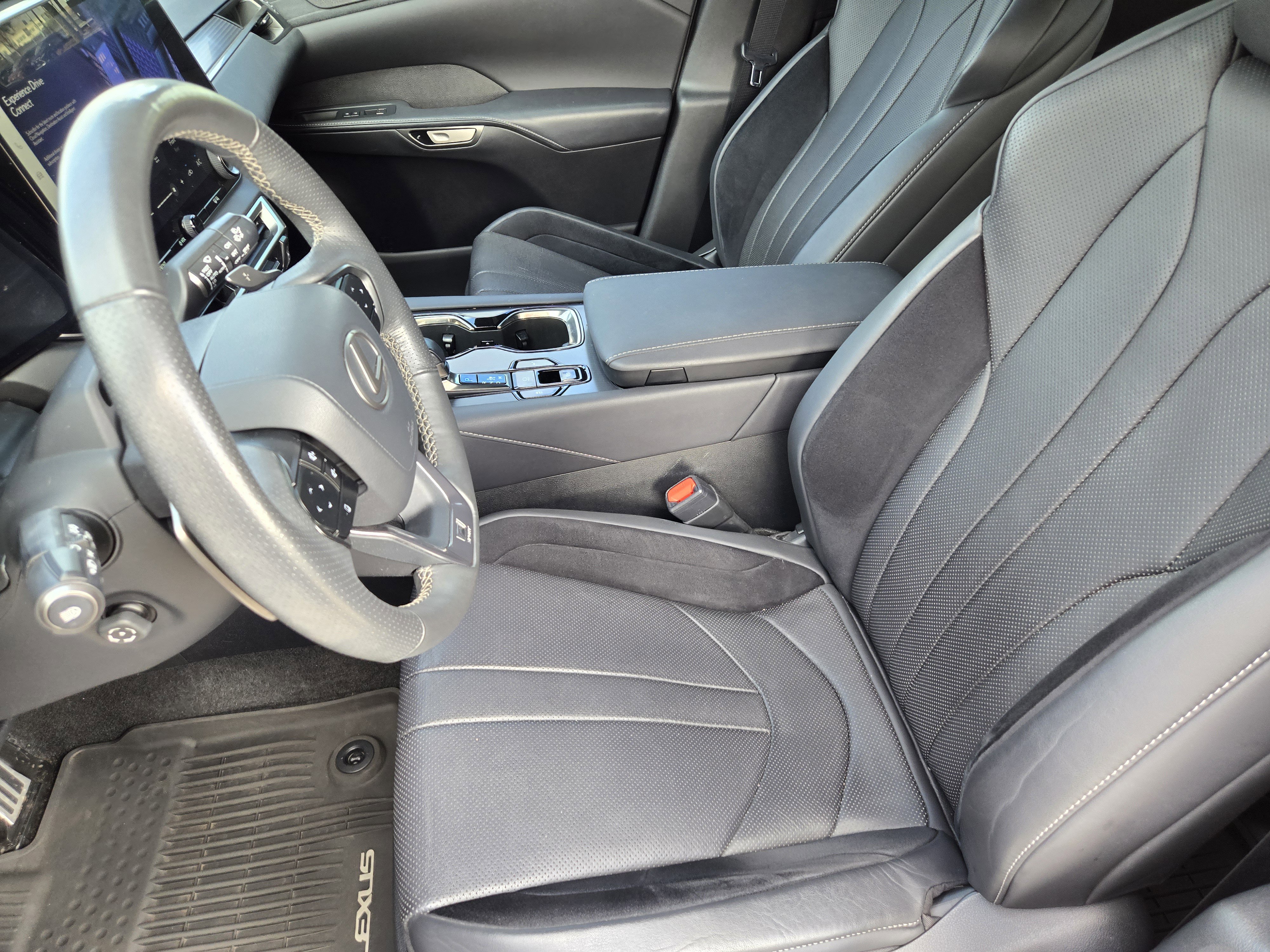 Used 2023 Lexus RX 500h F Sport image 16