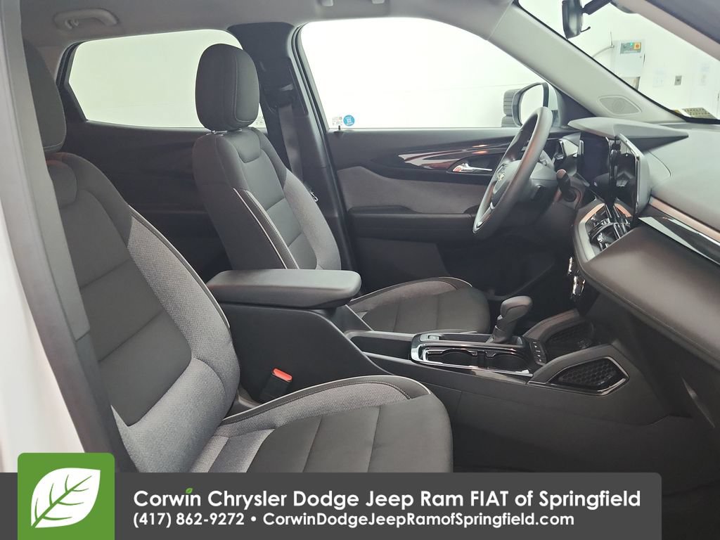 Used 2025 Chevrolet TrailBlazer LT AWD/4WD image 30