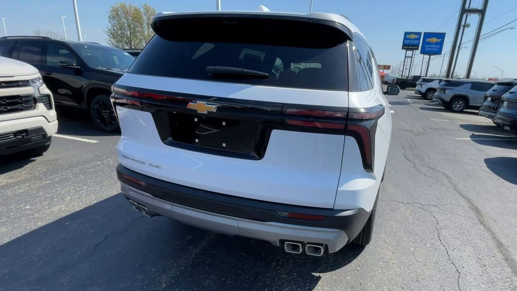 New 2026 Chevrolet Traverse LT w/ Sun and Wheel Package AWD/4WD image 9