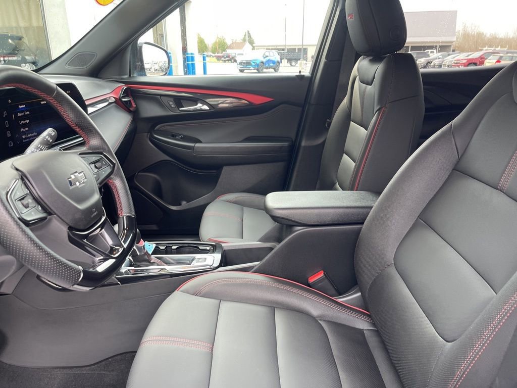 Used 2024 Chevrolet TrailBlazer RS w/ Convenience Package AWD/4WD image 11