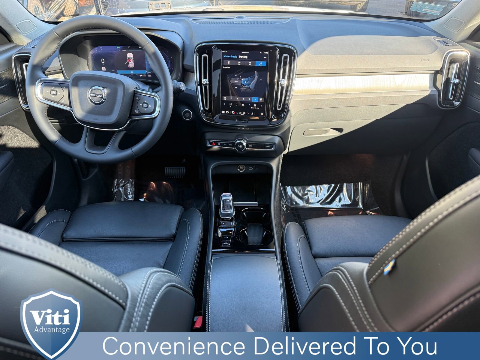 Certified 2024 Volvo XC40 B5 Ultimate w/ Protection Package Premier image 2