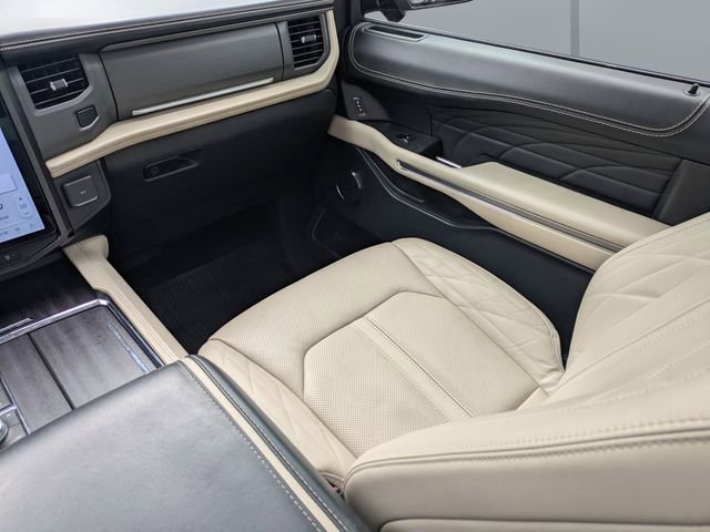 Used 2023 Ford Expedition Max Platinum AWD/4WD image 18