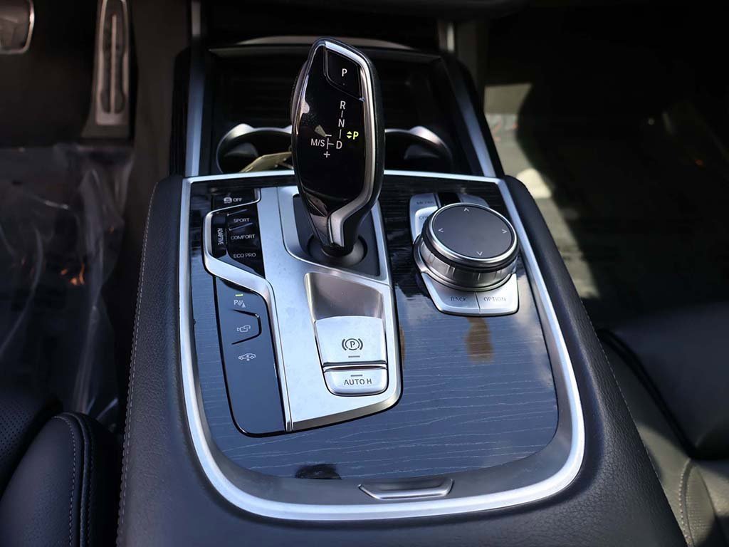 Used 2022 BMW 740i w/ M Sport Package image 57