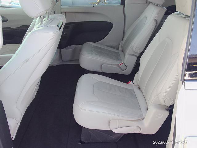 Used 2021 Chrysler Pacifica Touring-L w/ Uconnect Theater Family Group AWD/4WD image 6