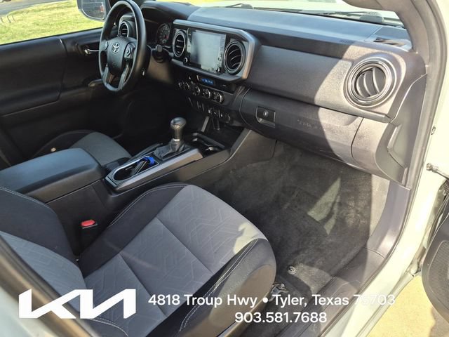 Used 2022 Toyota Tacoma TRD Off-Road AWD/4WD image 13