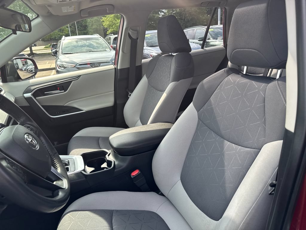 Used 2020 Toyota RAV4 XLE w/ Convenience Package AWD/4WD image 17