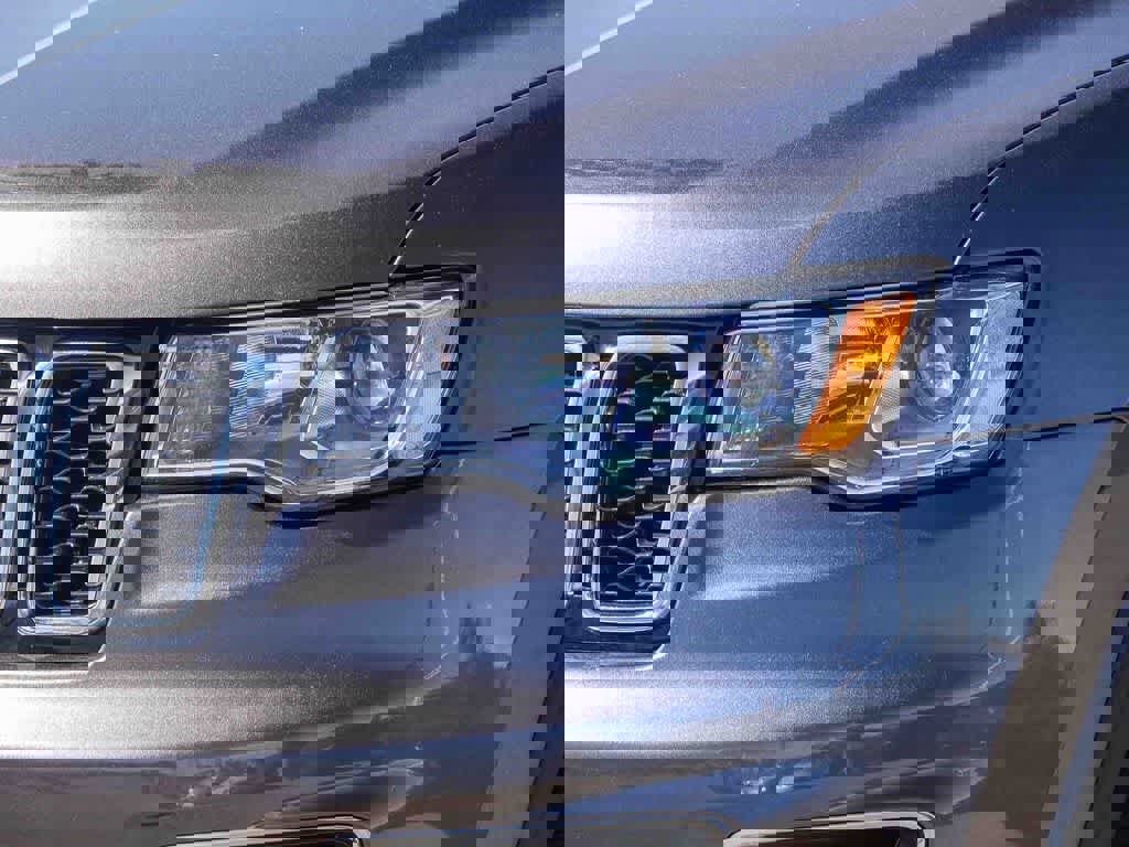 Certified 2020 Jeep Grand Cherokee Limited w/ Luxury Group II image 8