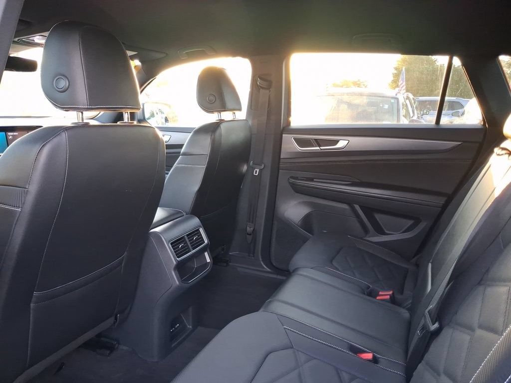 Certified 2024 Volkswagen Atlas Cross Sport SE FWD image 7