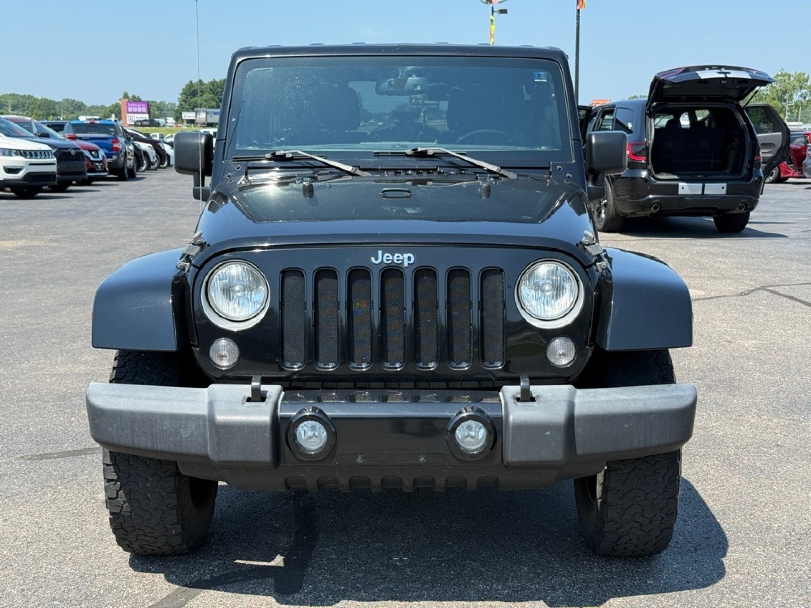 Used 2016 Jeep Wrangler Unlimited Sahara w/ Dual Top Group AWD/4WD image 3
