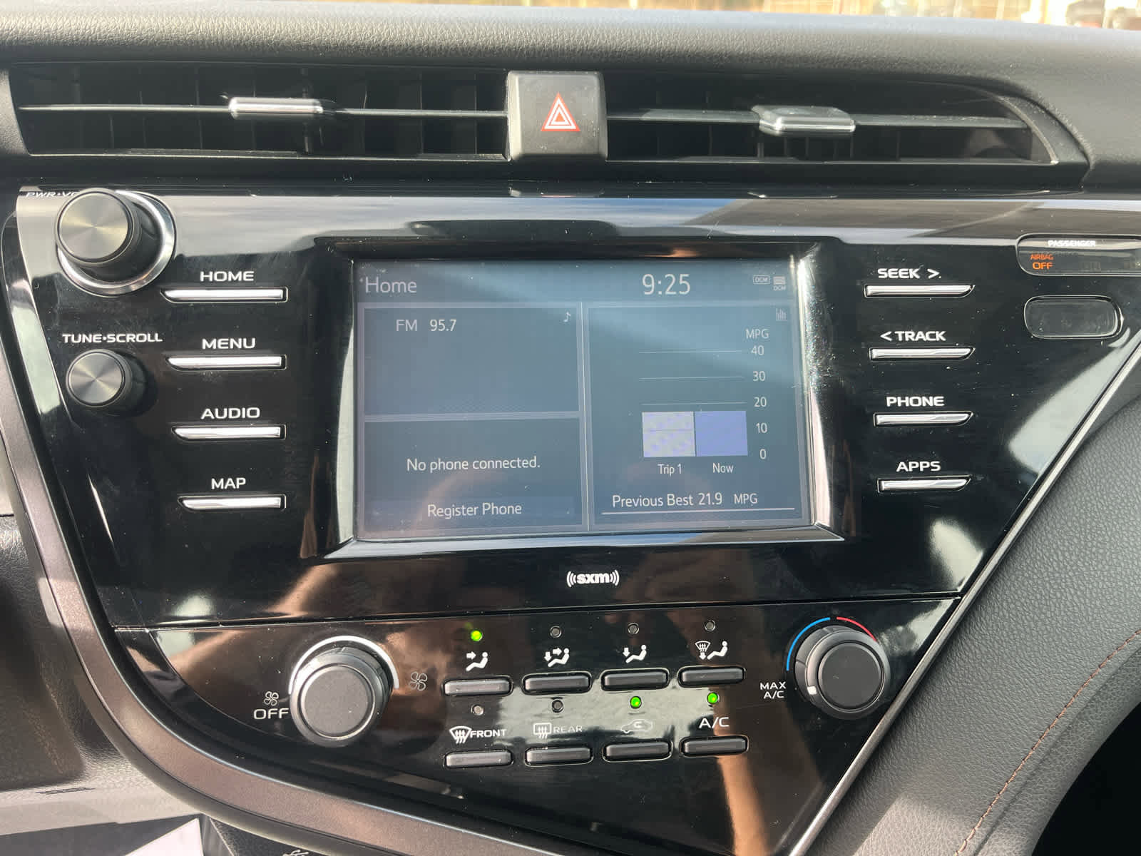 Used 2020 Toyota Camry LE image 16