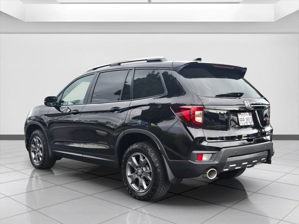 Certified 2025 Honda Passport TrailSport image 7