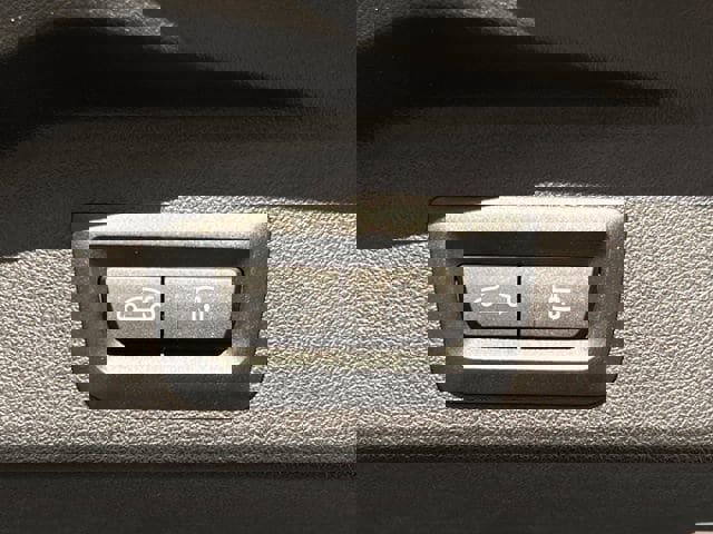 Used 2025 BMW X5 xDrive40i w/ M Sport Package image 30