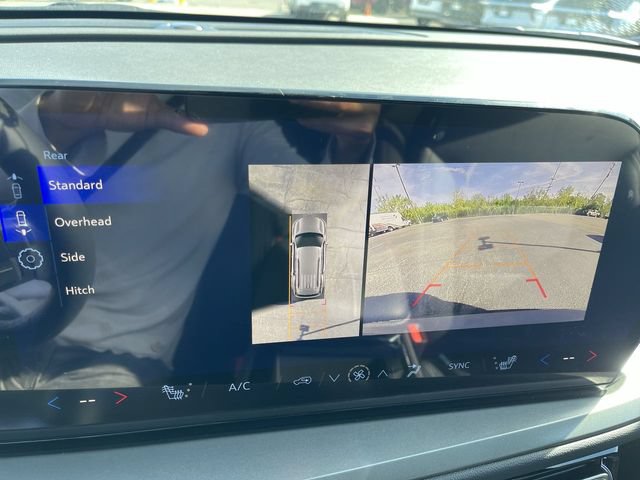 New 2026 Chevrolet Traverse LT w/ Driver Confidence Package AWD/4WD image 17