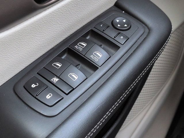 Used 2023 Chrysler Voyager LX FWD image 21